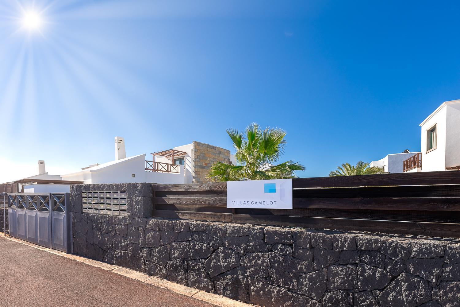 Camelot Holiday Homes By Livvo Playa Blanca  Exterior foto